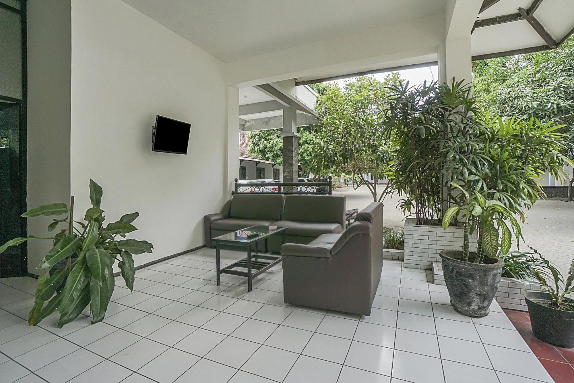 Oyo Life 90589 Palem Garden Hotel 图隆阿贡 外观 照片