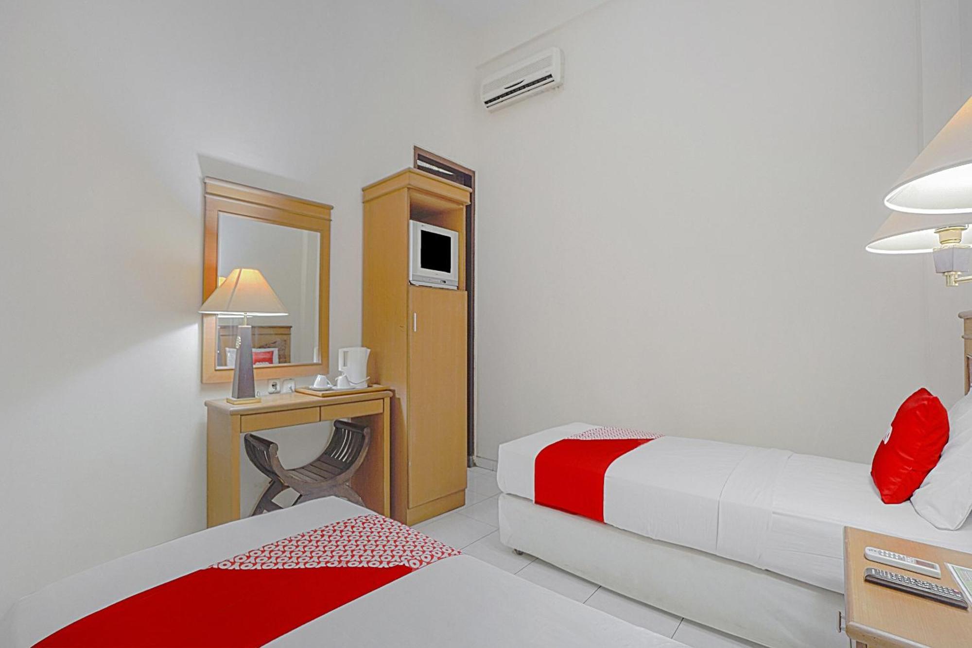 Oyo Life 90589 Palem Garden Hotel 图隆阿贡 外观 照片