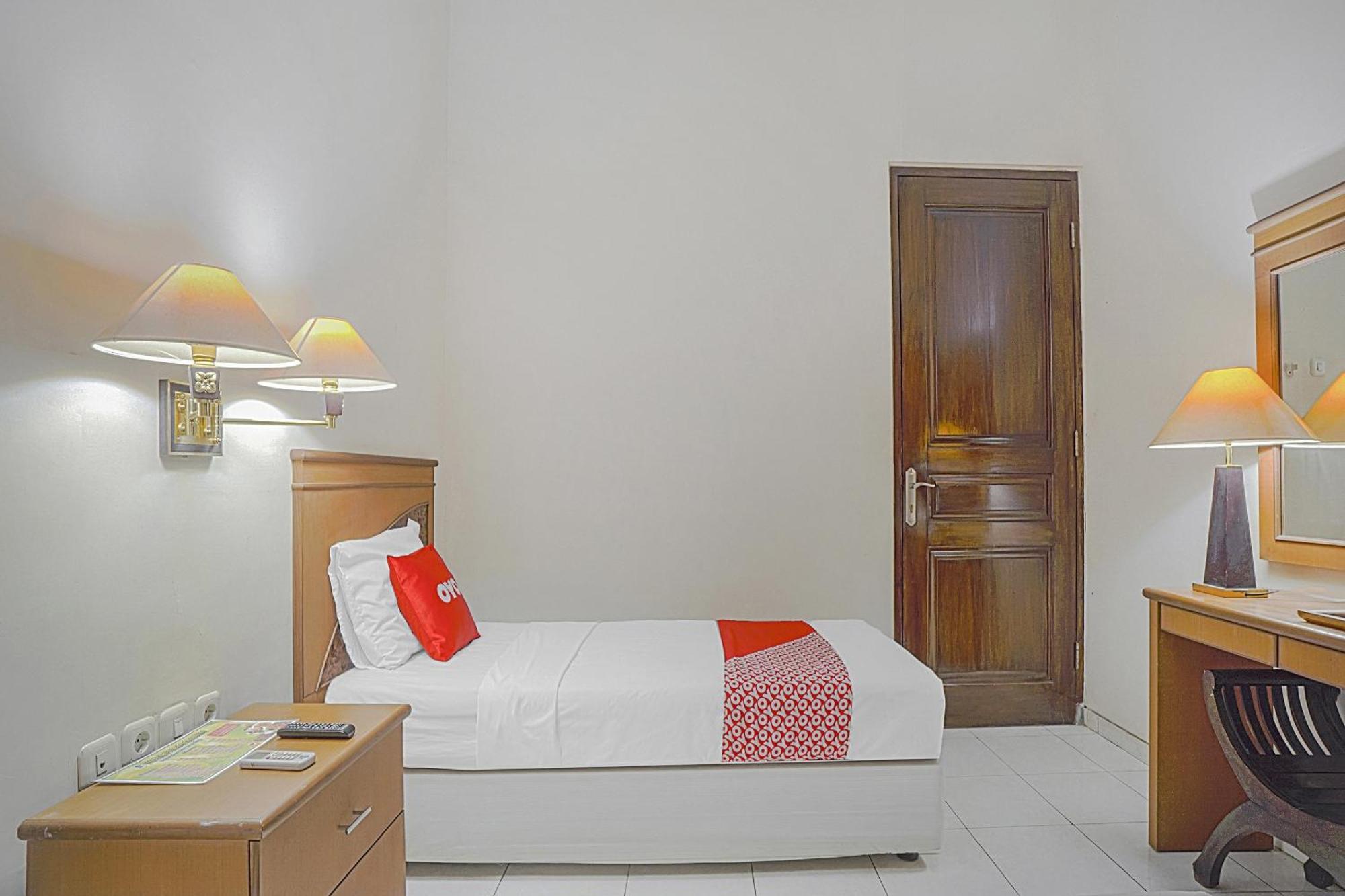 Oyo Life 90589 Palem Garden Hotel 图隆阿贡 外观 照片
