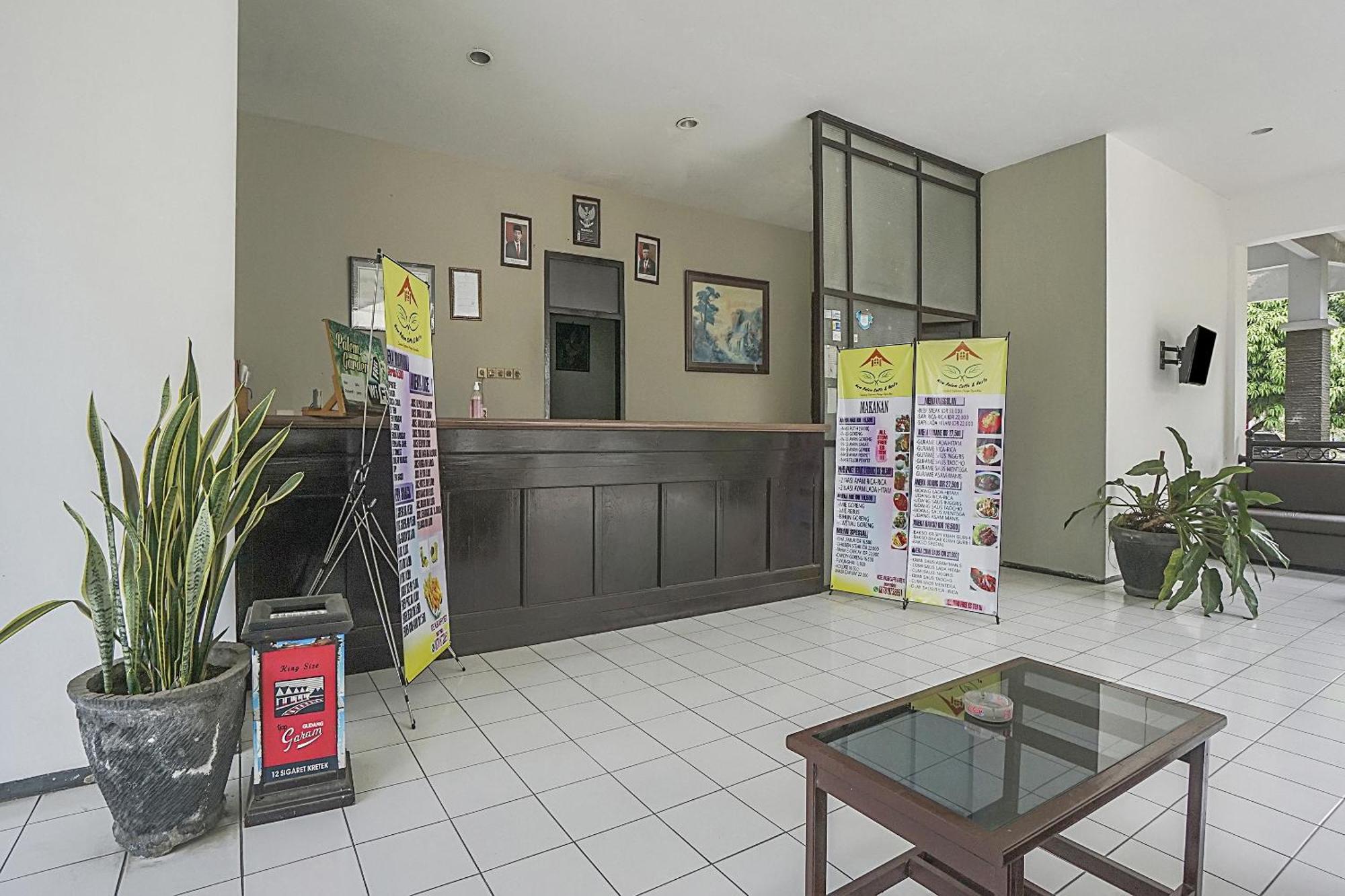 Oyo Life 90589 Palem Garden Hotel 图隆阿贡 外观 照片