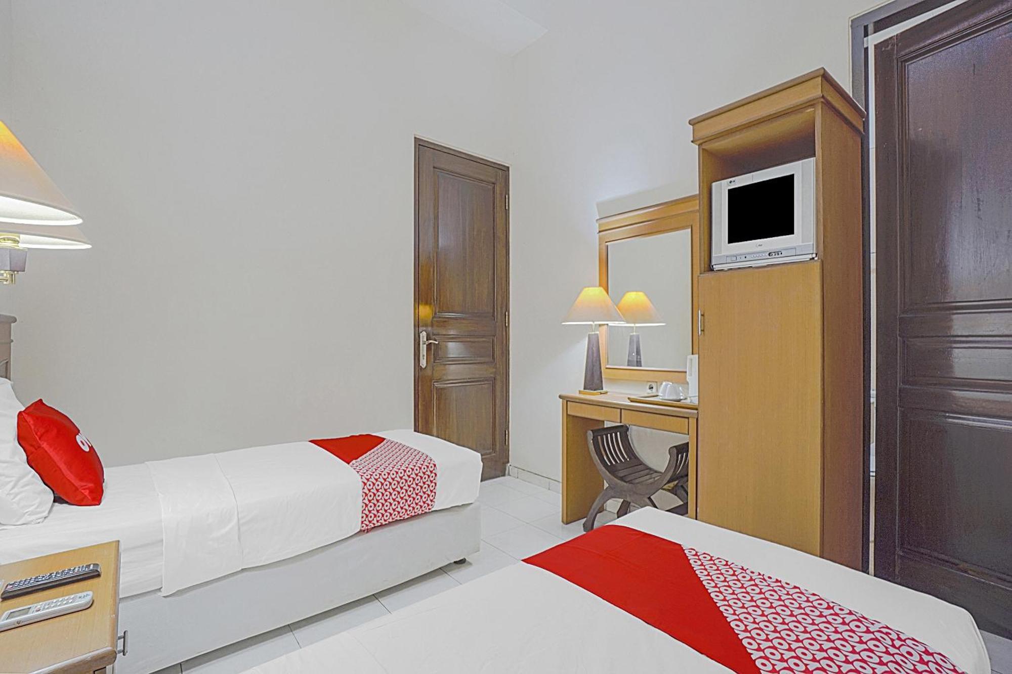 Oyo Life 90589 Palem Garden Hotel 图隆阿贡 外观 照片