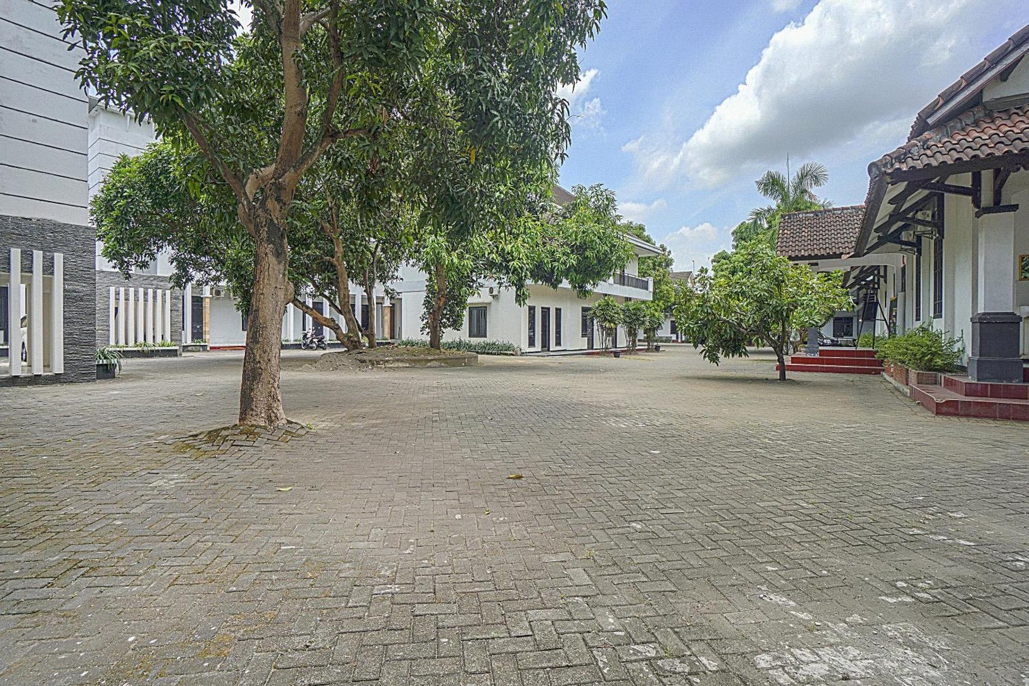 Oyo Life 90589 Palem Garden Hotel 图隆阿贡 外观 照片