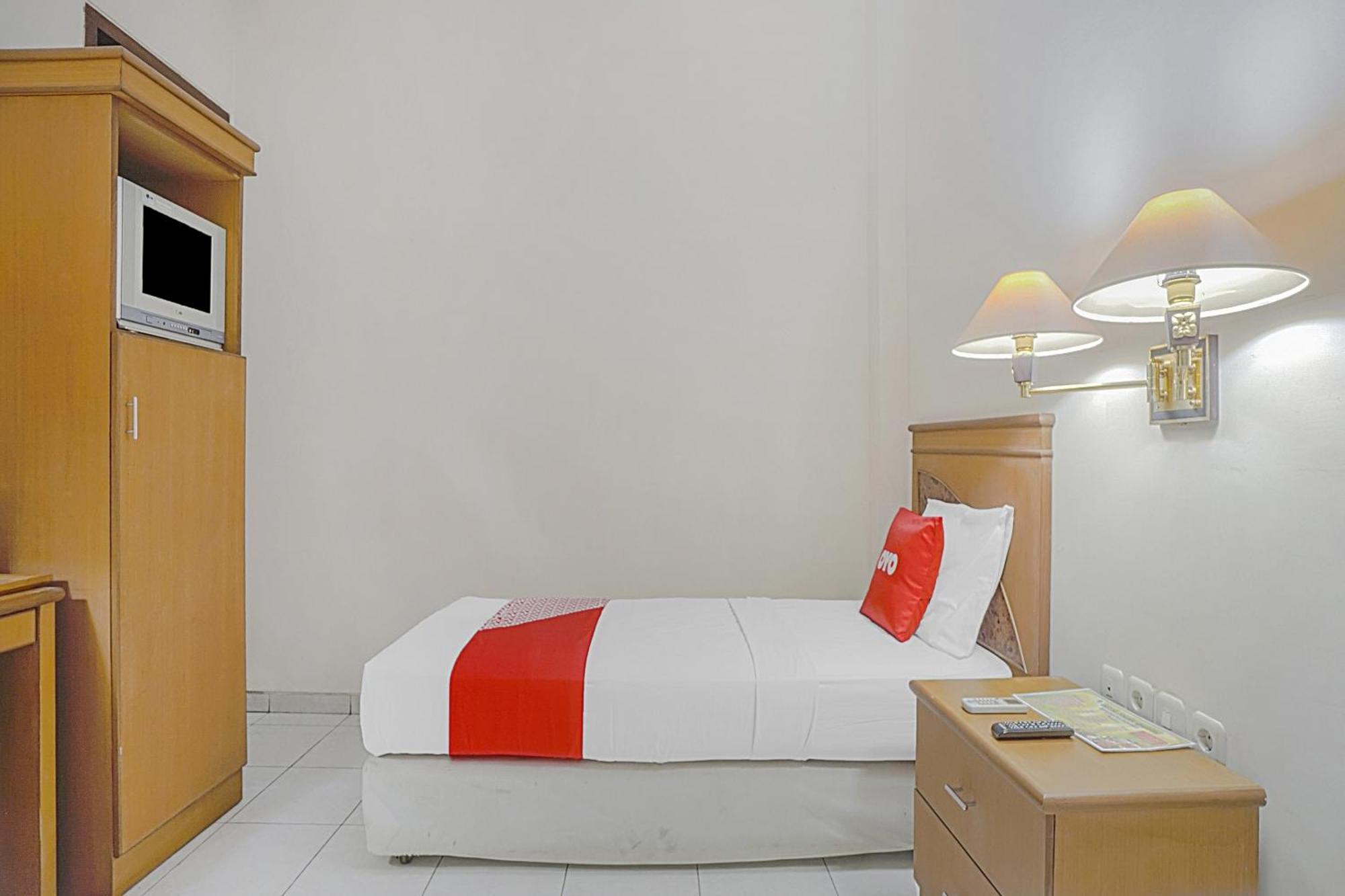Oyo Life 90589 Palem Garden Hotel 图隆阿贡 外观 照片