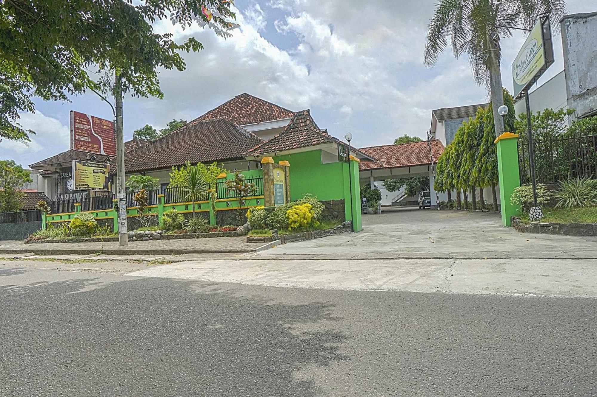 Oyo Life 90589 Palem Garden Hotel 图隆阿贡 外观 照片