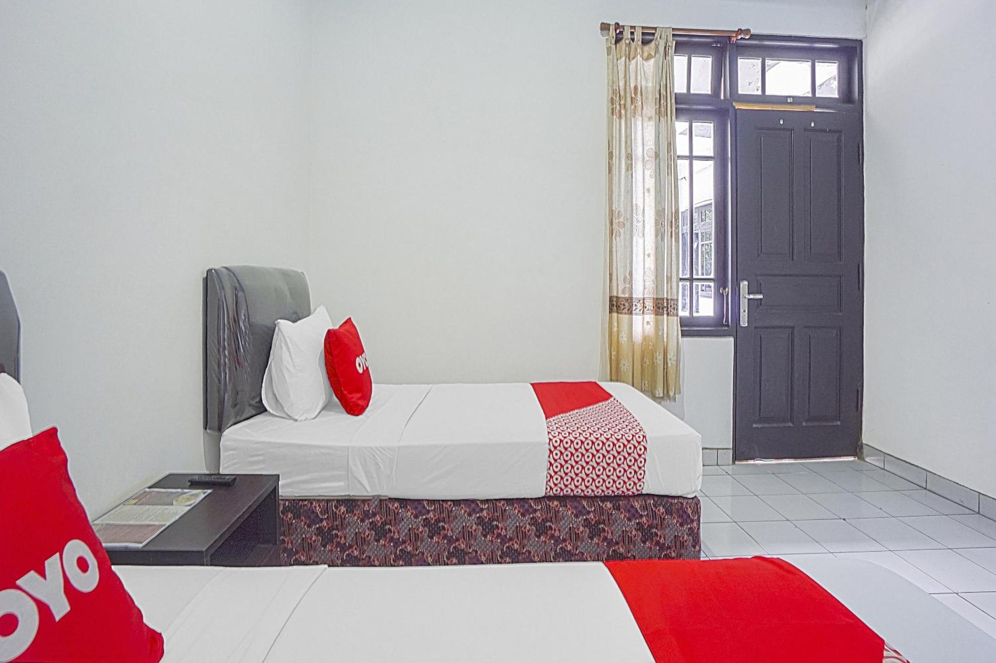 Oyo Life 90589 Palem Garden Hotel 图隆阿贡 外观 照片