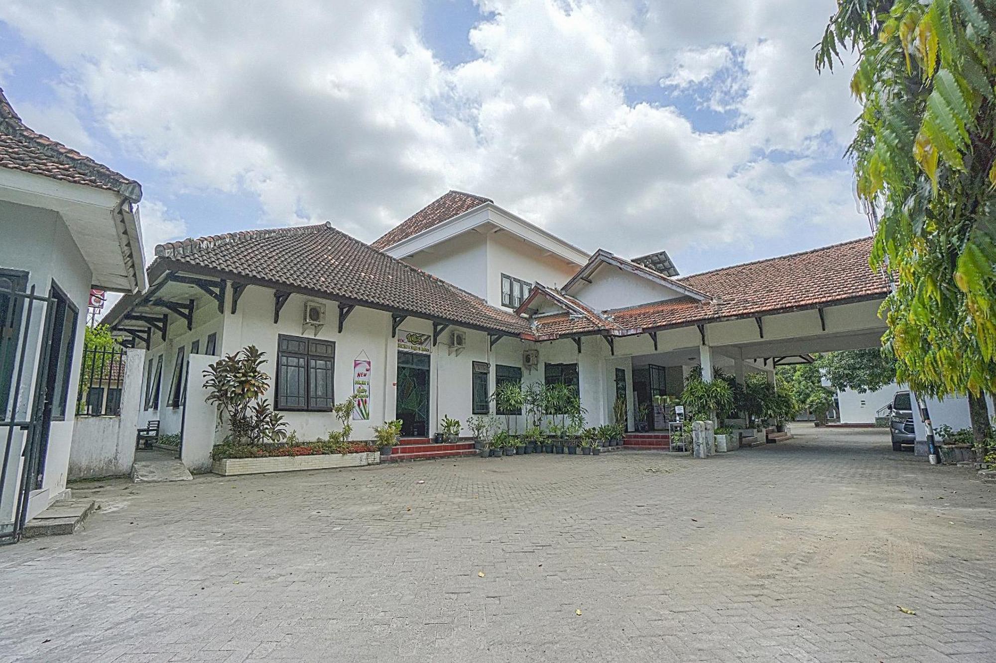 Oyo Life 90589 Palem Garden Hotel 图隆阿贡 外观 照片